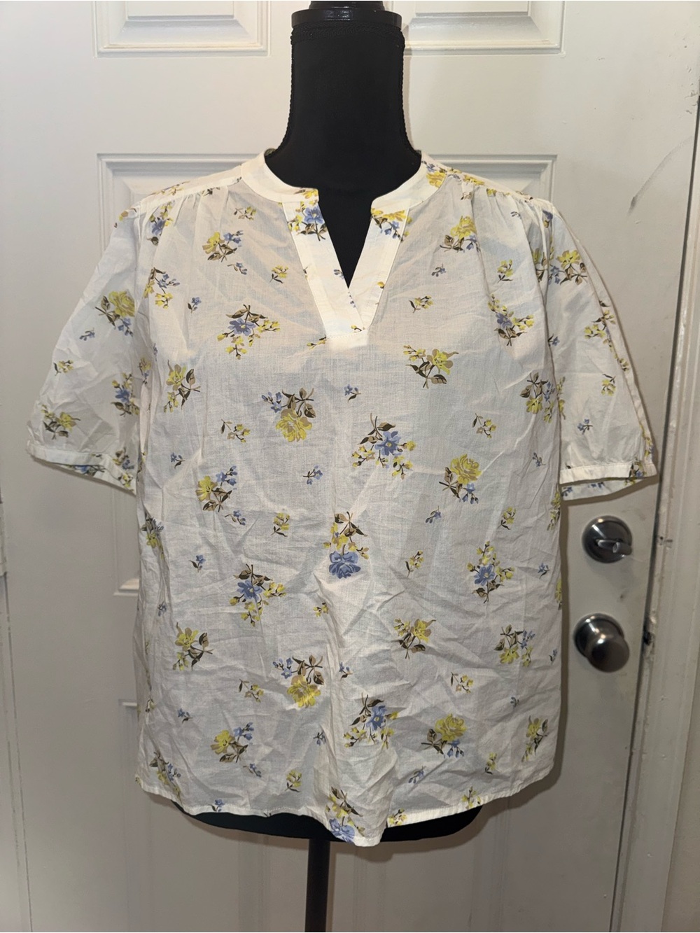 Levi's White Short-Sleeve Floral Popover Shirt with Yellow and Blue Florals 0283